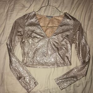 ✨Cream metallic plunge crop top